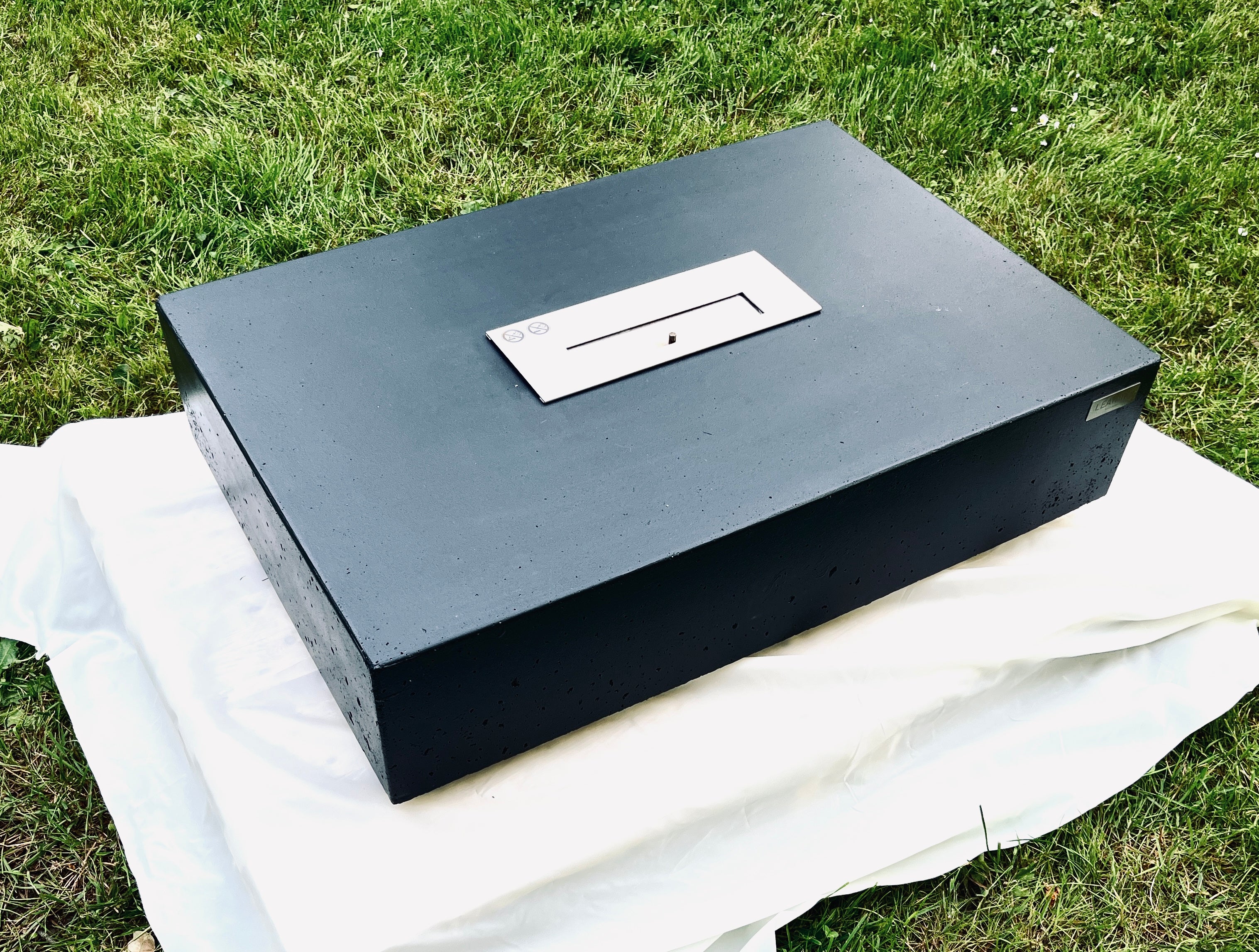 Betontisch Amira Fire